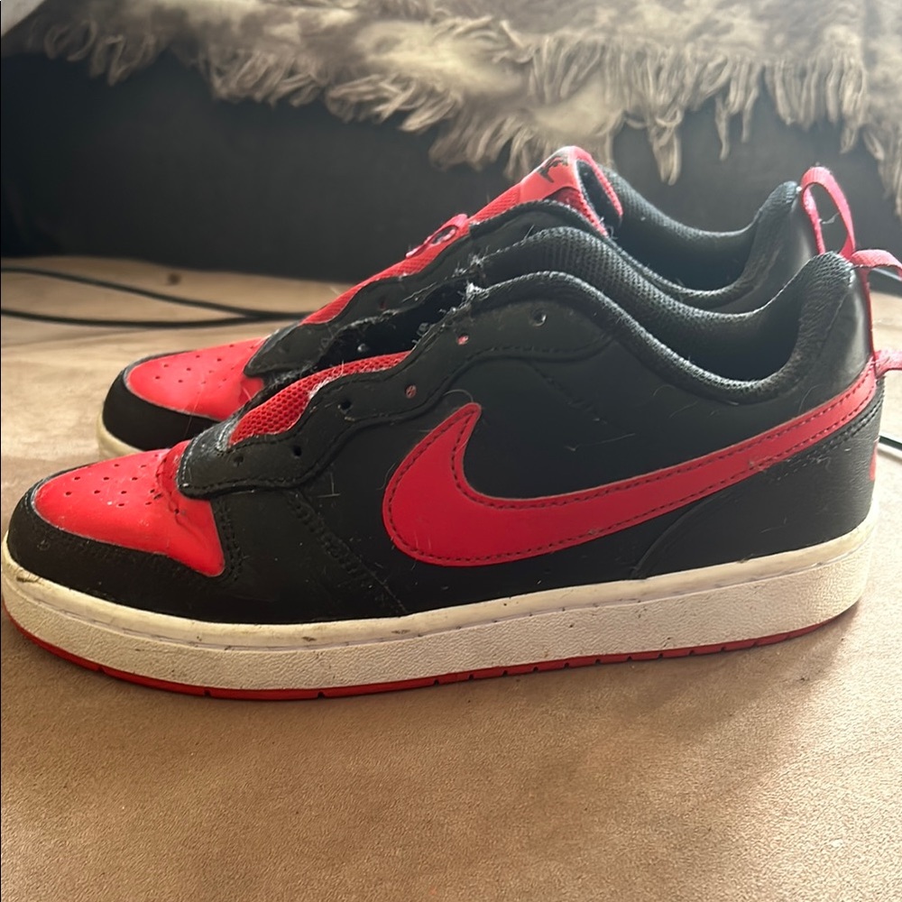 Nike for youth Black and Red Sneakers